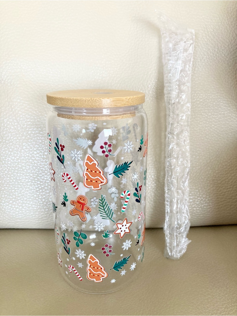 Christmas Gift Box; Tumbler, Candle, Spa Set, Socks, Pocket Hug - Picture 4 of 7